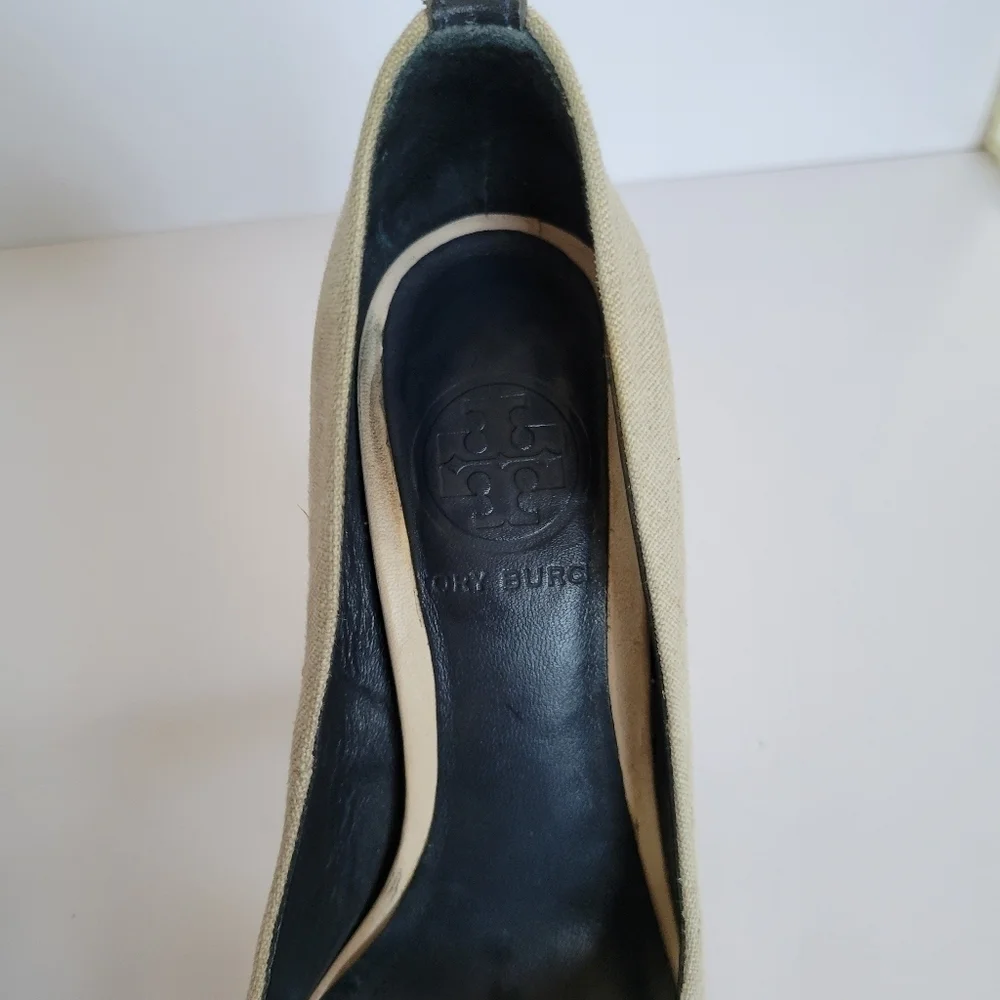 Tory Burch Woven Leather and Canvas Round Toe Pump